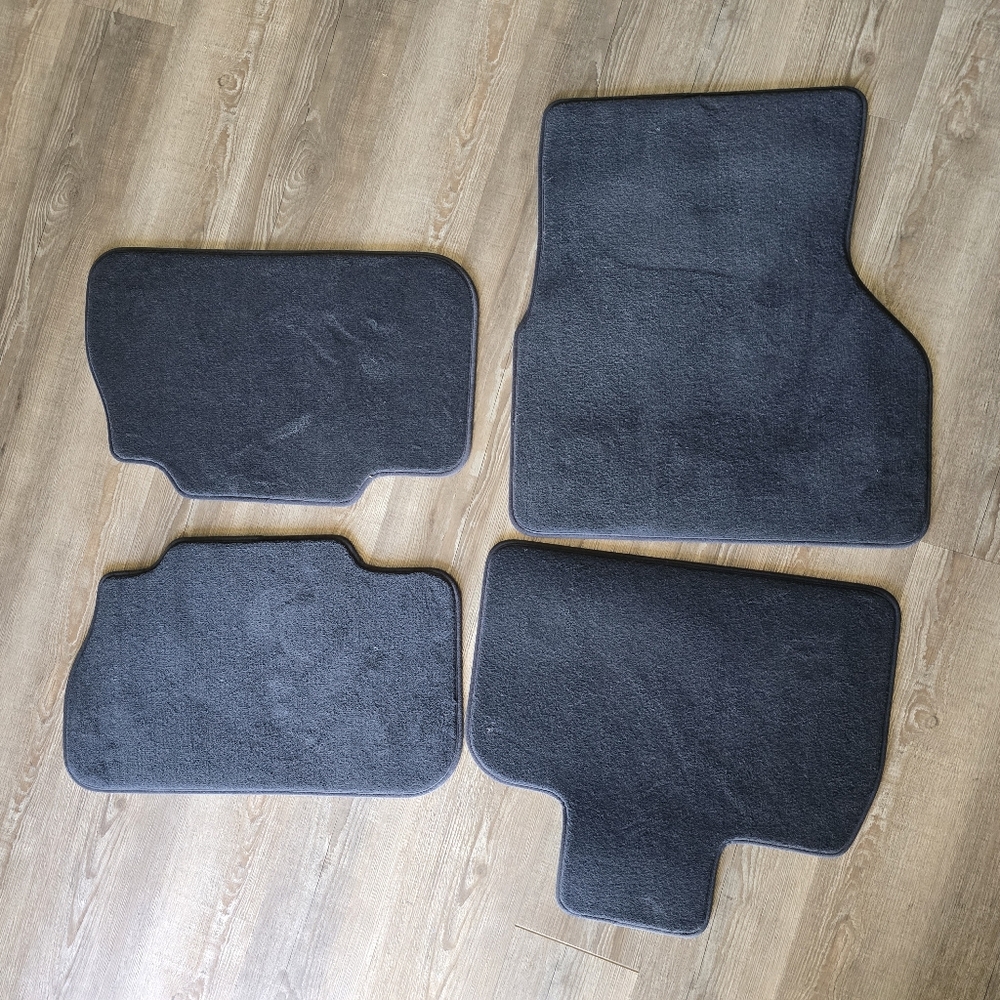 BMW i20 car mats grey 4 pieces. new